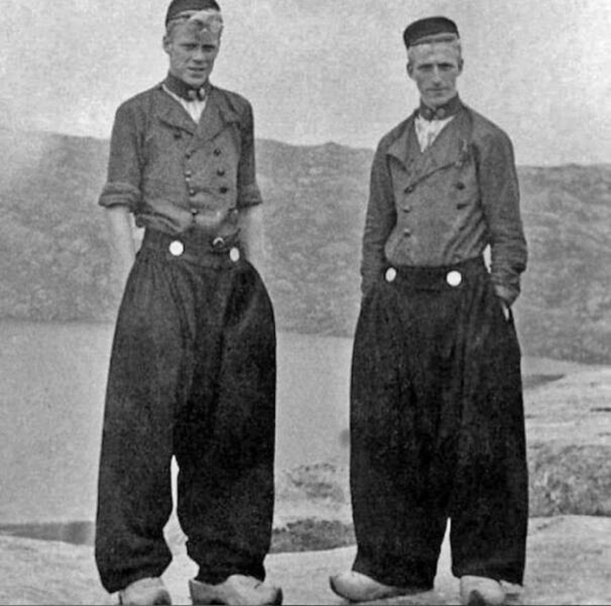 "In 1900, The Attire Worn By Dutch Men Was Greatly Influenced By The Prevailing Weather Conditions In The Netherlands"