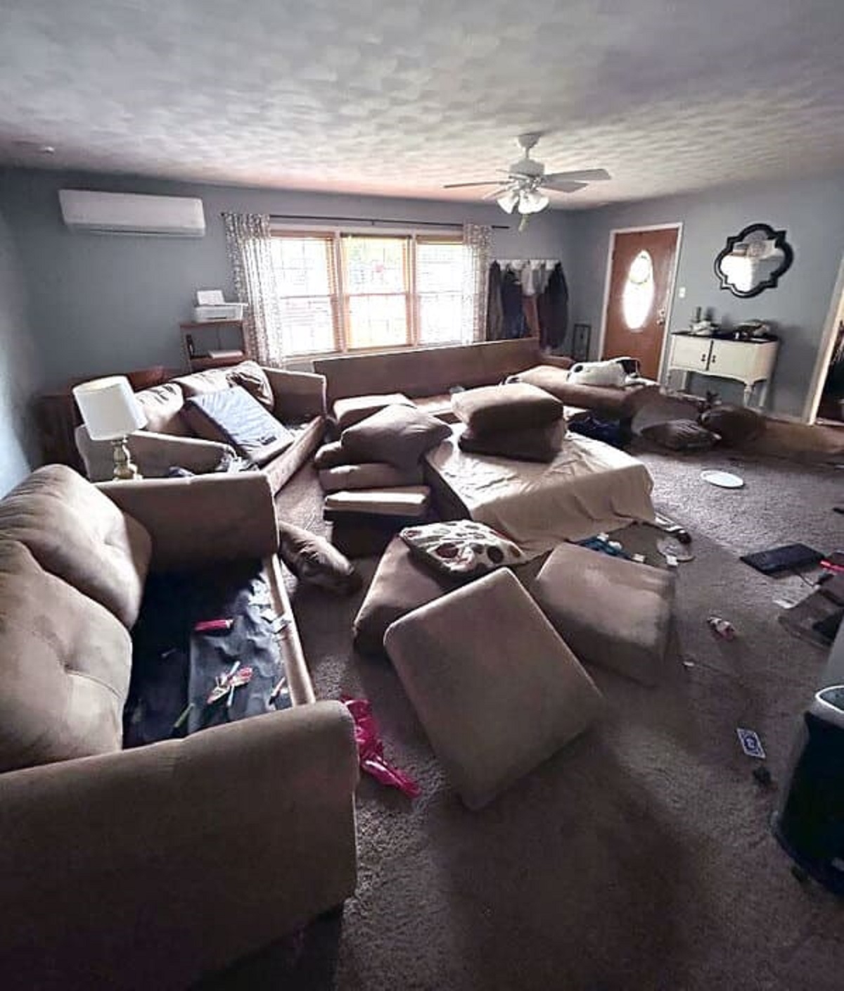 “My Sister’s Boyfriend Lost His Wallet Before Leaving To Go To His Moms. He Left The Living Room Like This After He Found His Wallet”