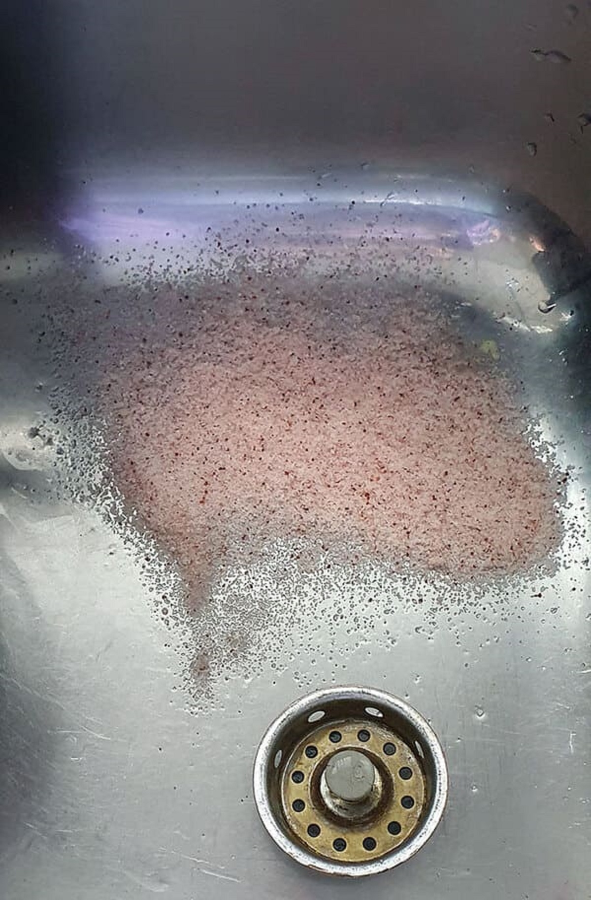 “I Asked My Mom To Put The Remainining Salt In A Smaller Container, But She Dumped It All In The Sink. That’s Almost 200g Of Salt That Could’ve Easily Lasted Me Another 2 Months”