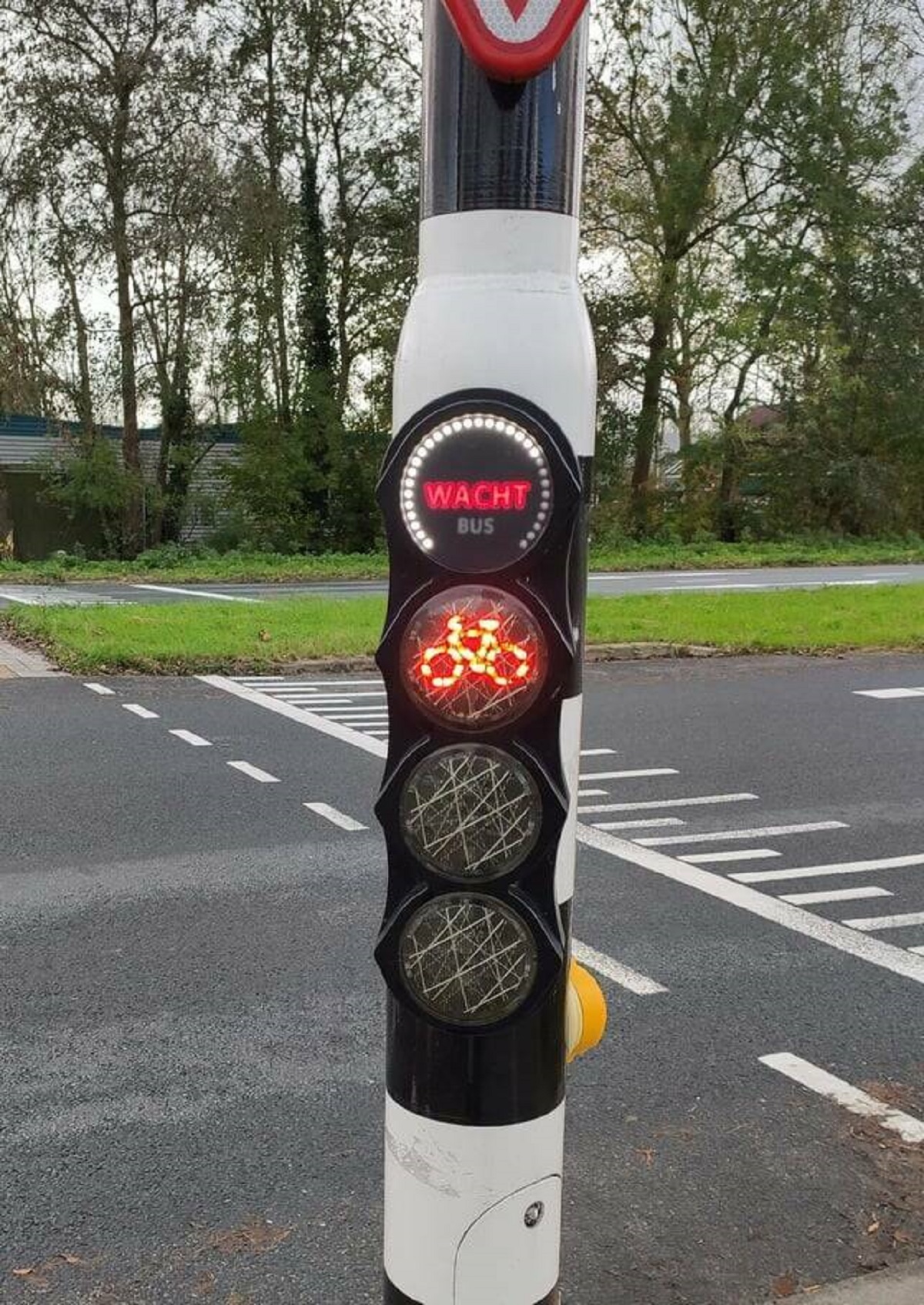 "Traffic lights in the Netherlands tells you when a bus is approaching"