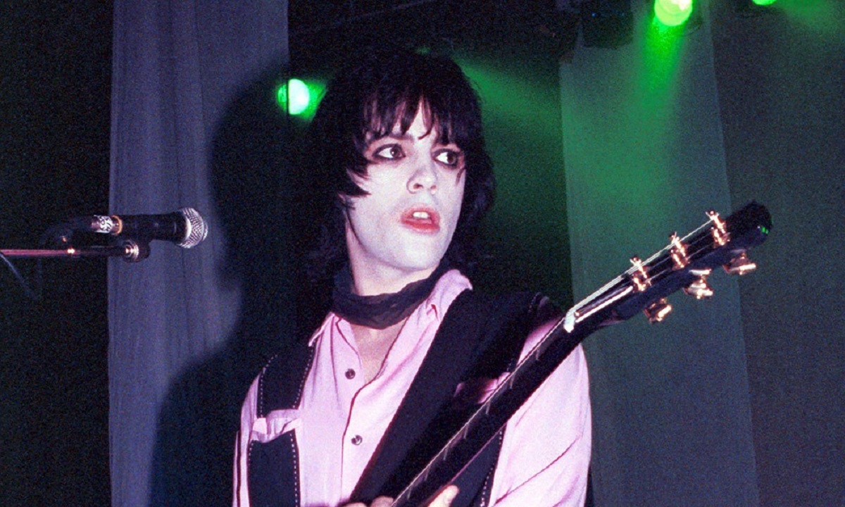Richey Edwards, a fearless punk musician and guitarist for Manic Street Preachers, wasn't afraid to prove his authenticity. In 1991, during an interview, he responded to doubts about his grim persona by impulsively carving "4 REAL" into his arm with a razor blade. His 1995 disappearance initially raised suspicions of a publicity stunt, but as time passed, it became evident that he was truly missing. Despite his family's insistence that suicide was not an option, his abandoned car near a suicide-prone bridge suggested a likely, tragic conclusion.