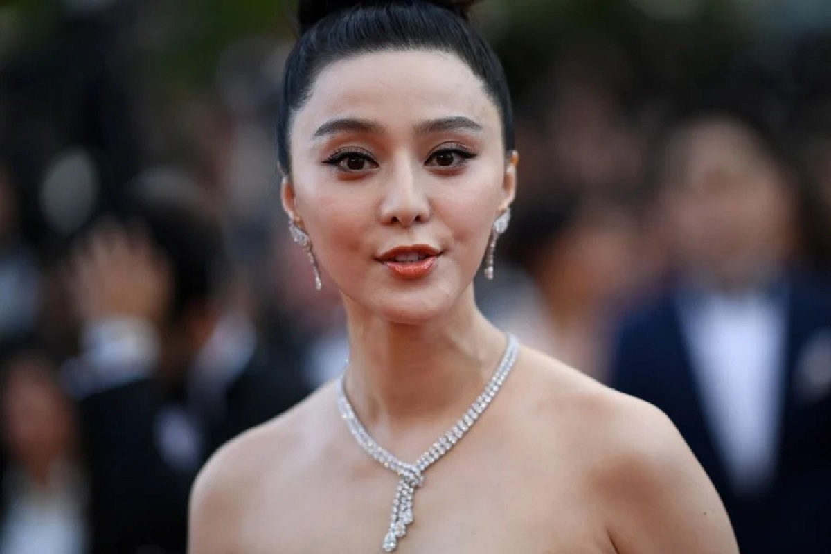 Renowned Chinese actress Fan Bingbing achieved international success with her role in X-Men: Days of Future Past. However, her disappearance on July 1, 2018, followed the Chinese government's discovery of her tax evasion. Similar incidents involving artists, like Ai Weiwei's three-month disappearance, raise concerns about their whereabouts and release.