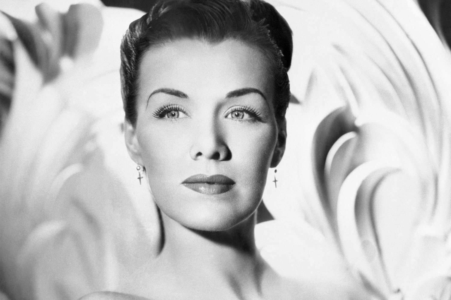 In the late '40s, actress Jean Spangler, poised for stardom, vanished after mentioning a meeting with her ex-husband and a night shoot. Her purse, found in a park, contained a note suggesting an abortion plan. Despite Kirk Douglas denying involvement, suspicions lingered, fueling speculation about her mysterious disappearance.