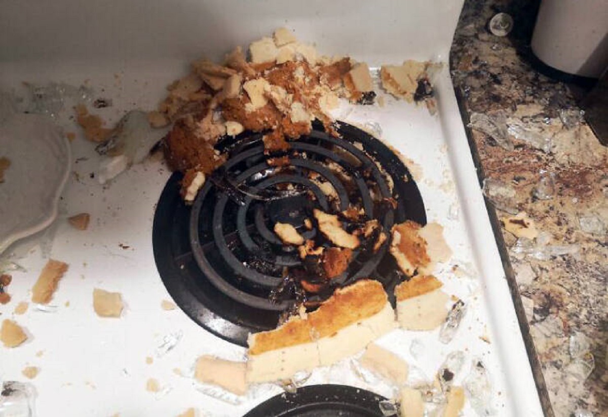 "I Turned The Wrong Stove Burner On, And My Pumpkin Pie Made From Scratch Exploded"