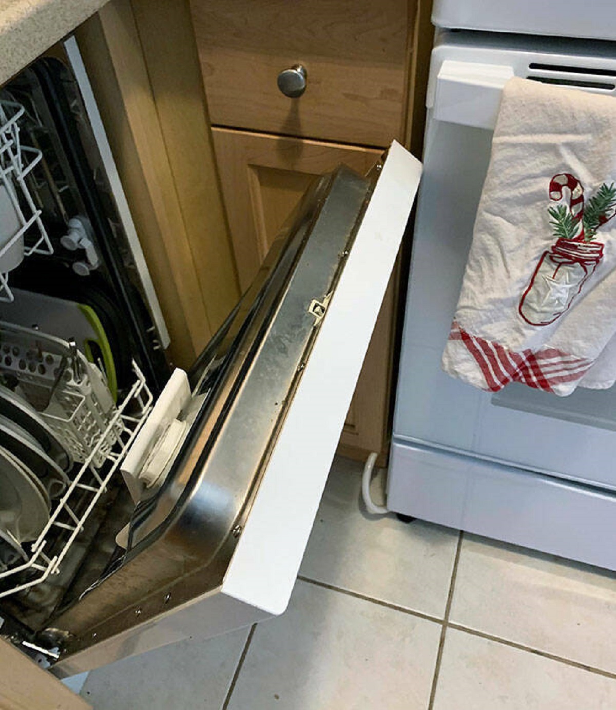 "Our Oven Broke Just Before Thanksgiving. I Just Got The Replacement From Our Landlord Today, But Now The Dishwasher Won't Open All The Way"