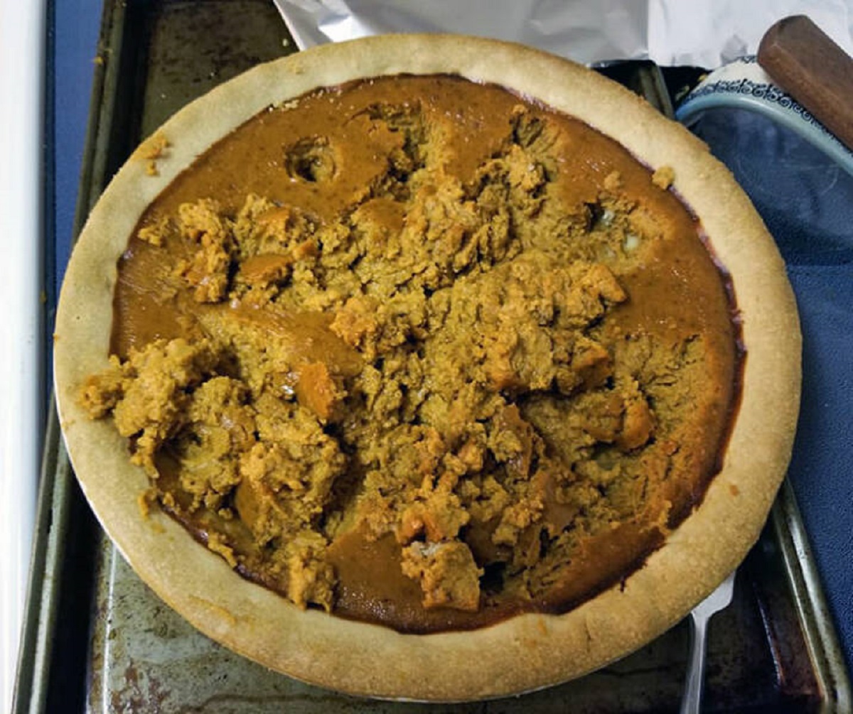 "My Friend Just Sent Me This Picture Of A Pumpkin Pie She Made For Thanksgiving That Her 3-Year-Old Snuck Into"