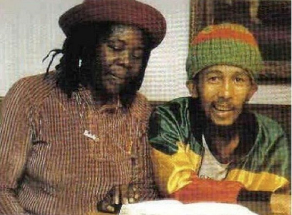 This is the last known photo taken of raggae legend Bob Marley before he succumbed to cancer on May 11, 1981. He was on his way home to Jamaica, but never made it. He passed away at a hospital in Miami at the age of 36. His final words to his son Ziggy were “Money can’t buy life.”