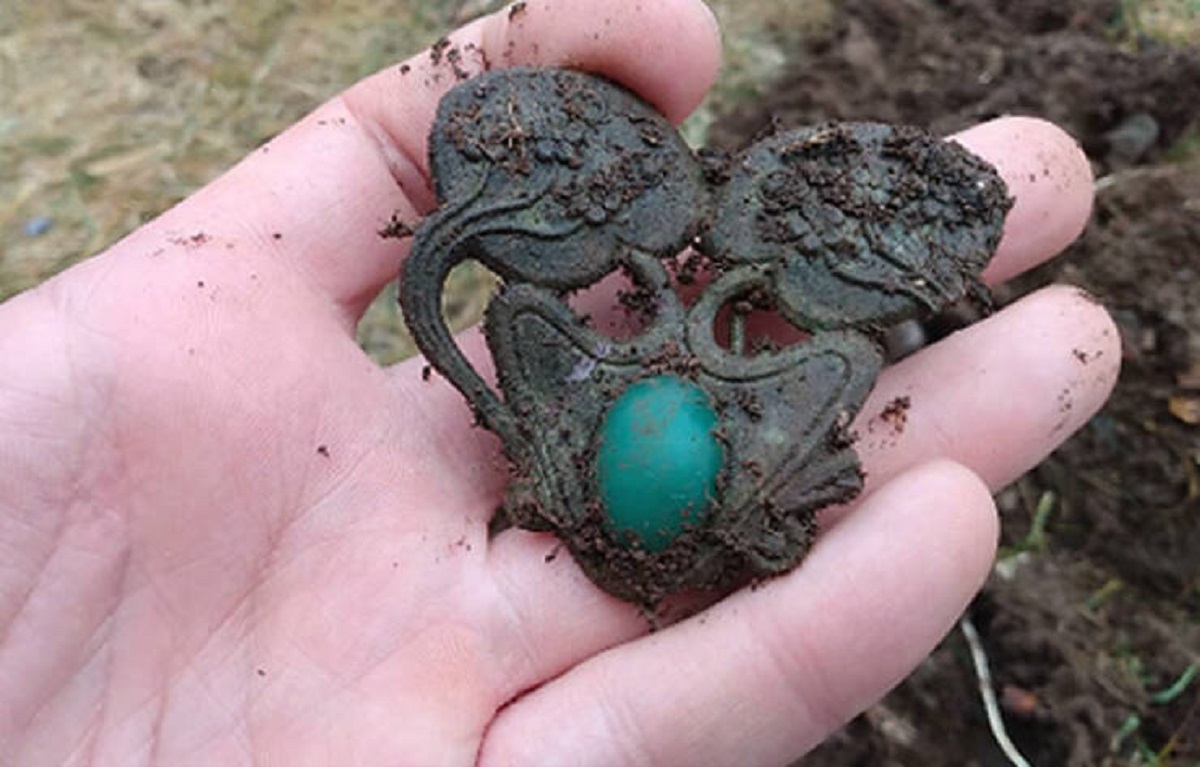 "This Brooch I Found While Metal Detecting"