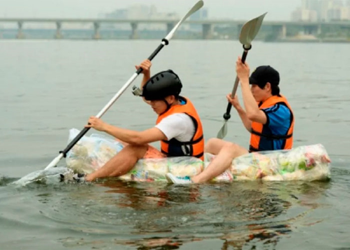 To protest the amount of air manufacturers pump into potato chip bags, a group of South Korean students built a raft out of 160 unopened potato chip bags and then paddled 0.6 of a mile across the Han River.