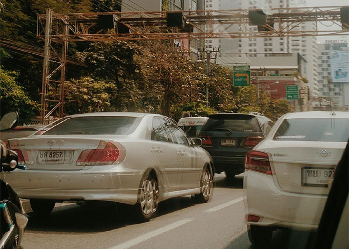 The solution to stopping phantom traffic jams is for people to stop tailgating and maintain an equal distance to both the car directly in front of and behind them.