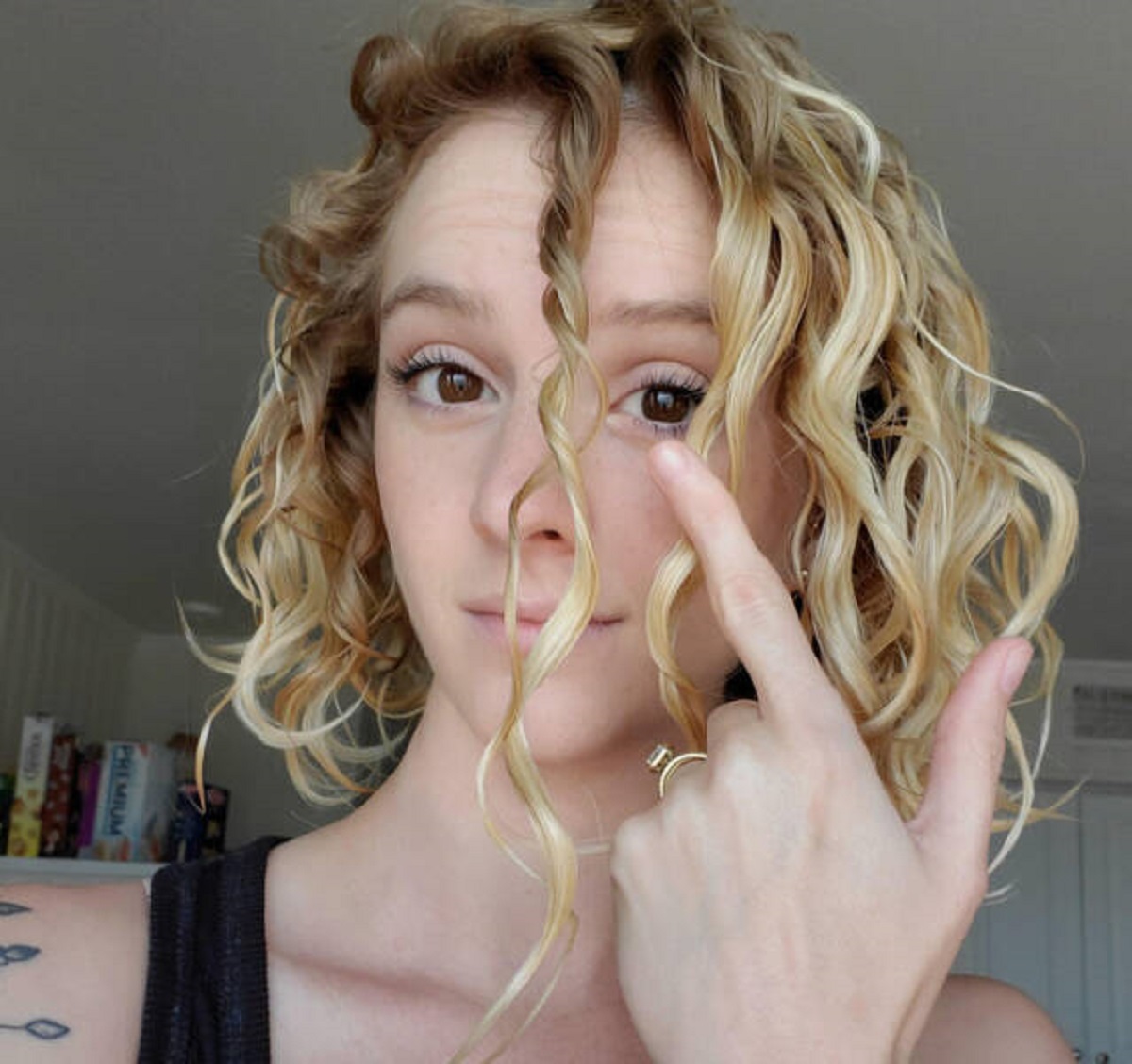 “I just want to take a moment to appreciate how much curlier/healthier my roots are compared to the damaged highlighted ends!”