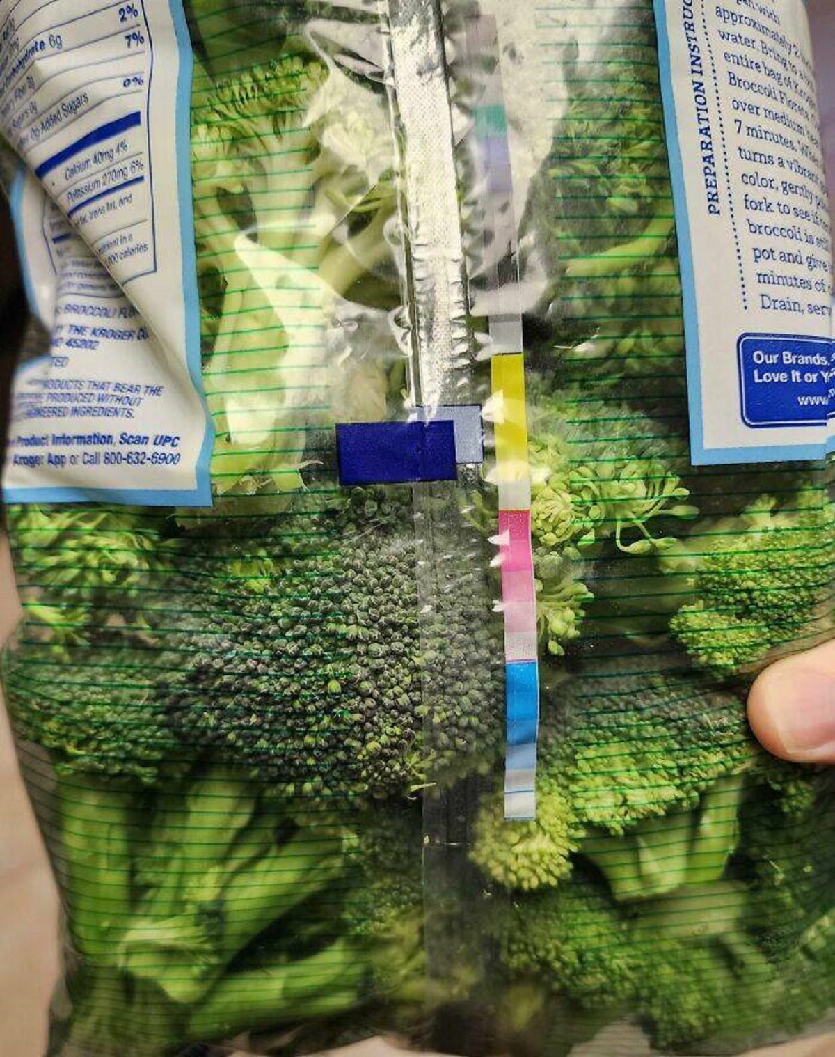 "This Packaging Uses An Optical Illusion To Make The Vegetables Look More Green"