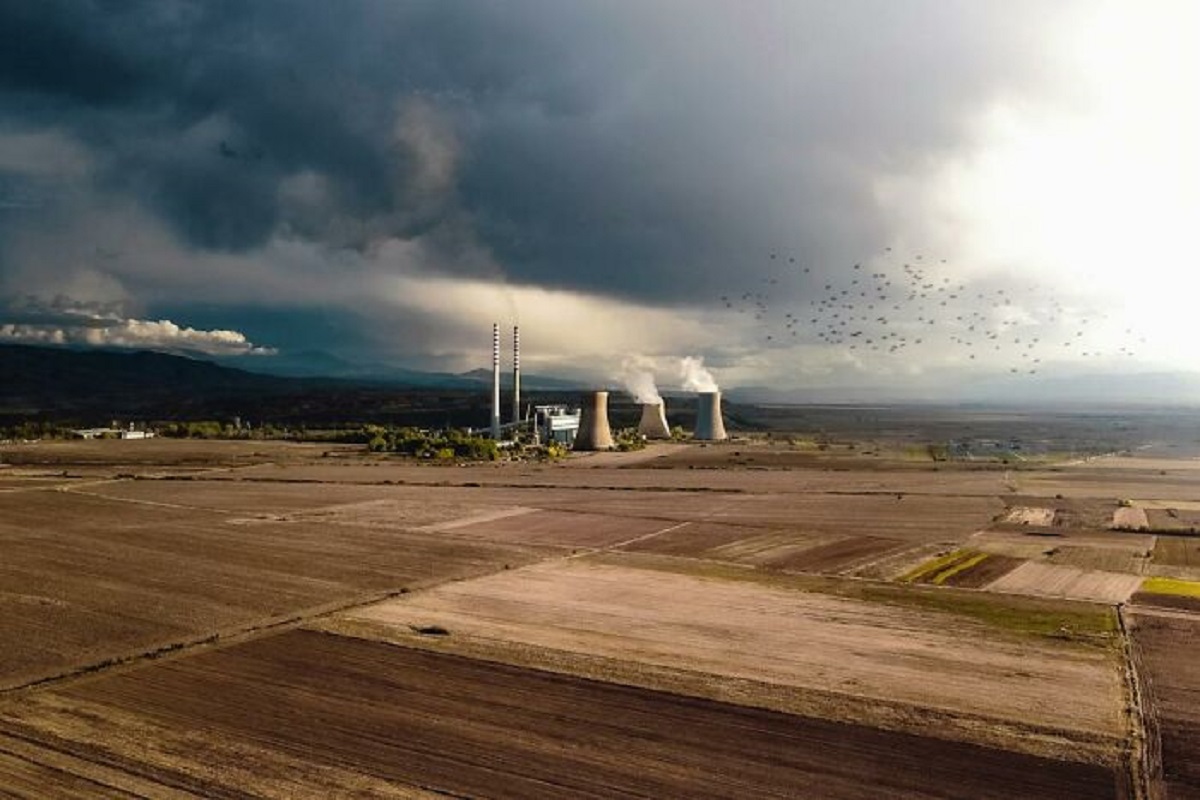 You have quite a lot of time, certainly more than ten seconds, to turn back on the main pumps of a nuclear reactor once you have accidentally turned them off.