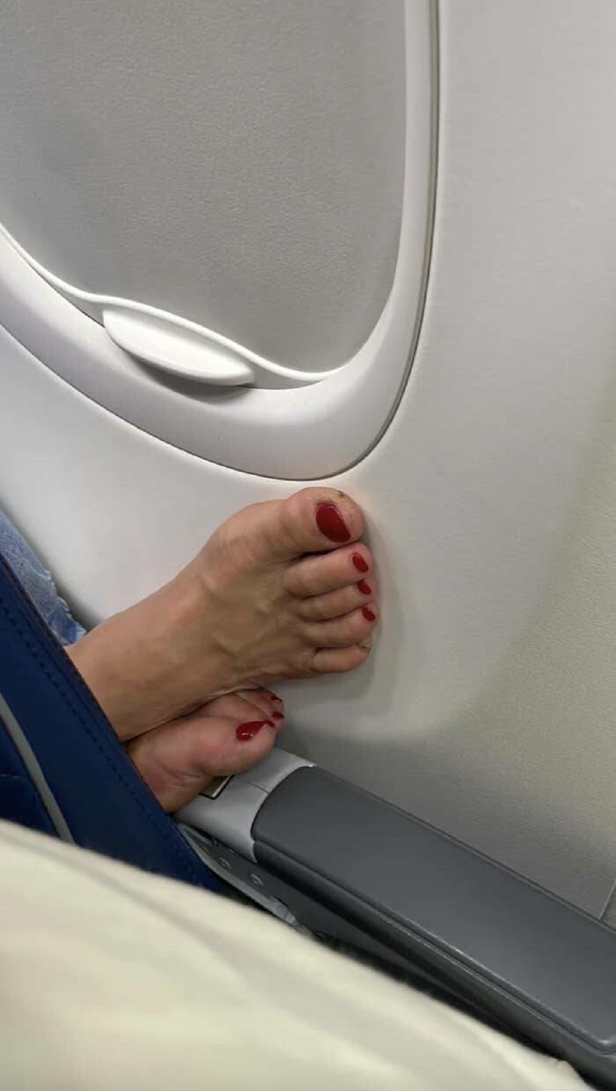 "Barely boarded into a five-hour flight, and this lady snuck her bare feet to push my arm off the armrest. Why are people so nasty?"