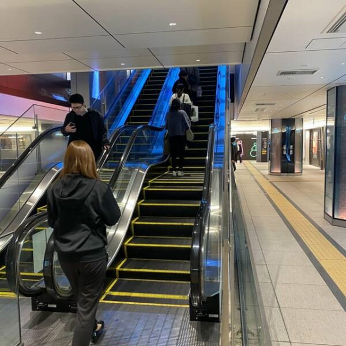 escalator - 18