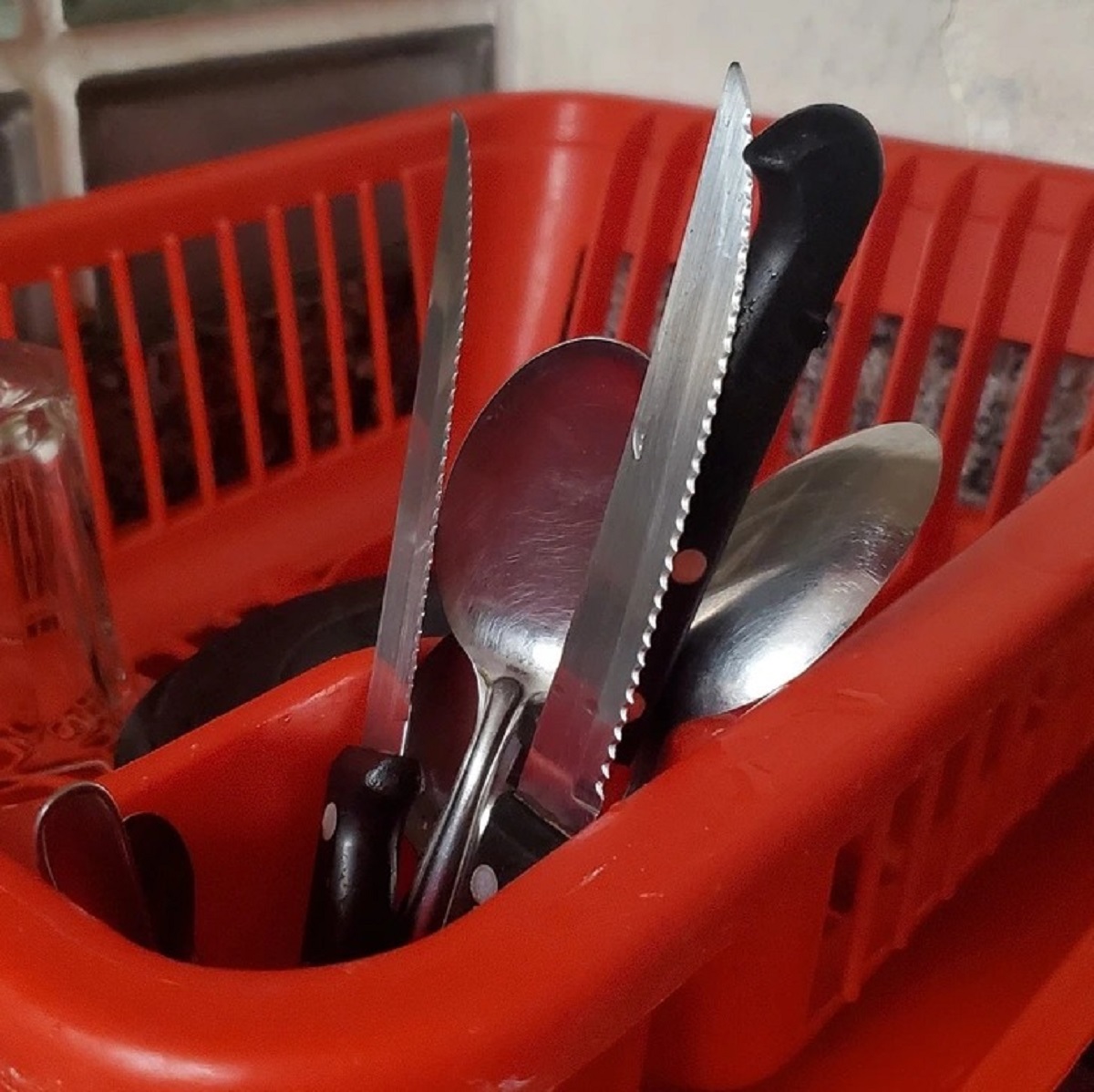 “The way my mother leaves the clean knifes after washing them”