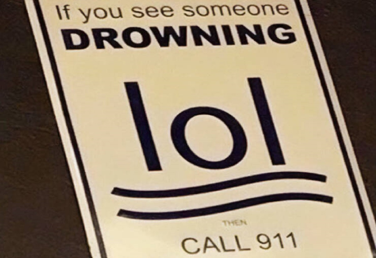 24 Unintentionally Inappropriate Signs.