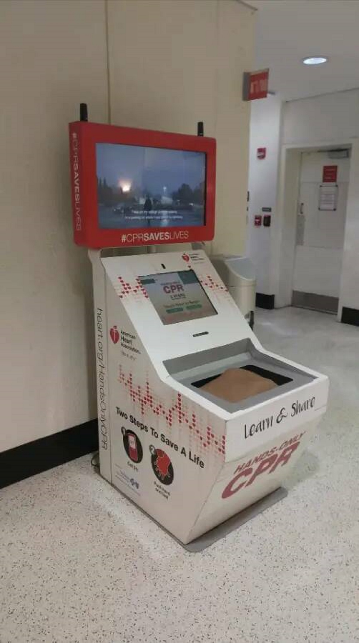 This CPR-learning machine at the Cleveland airport is not only a good use of time during a layover, but might actually save someone's life.