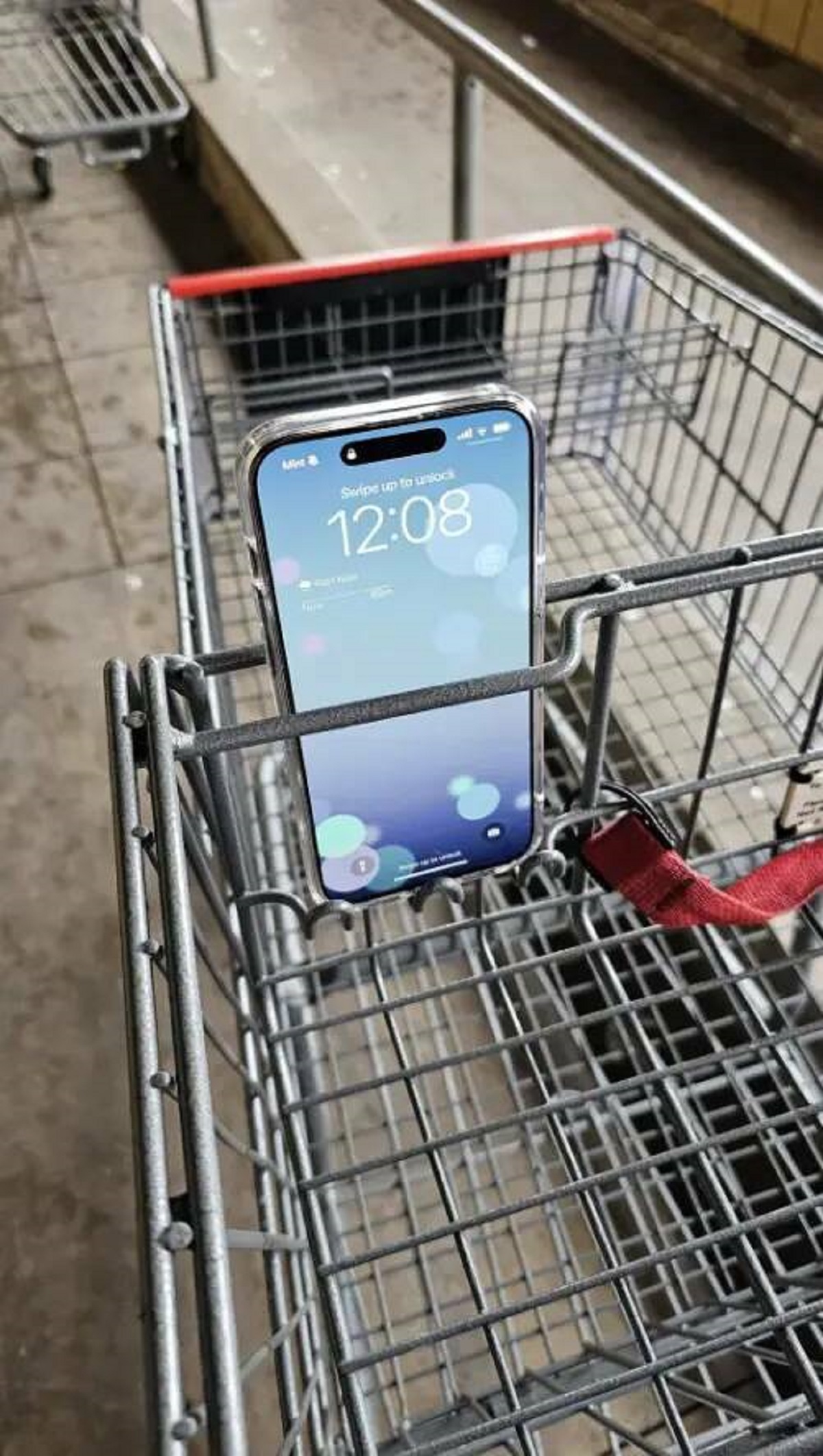 This smartphone holder is simple, but powerful, and I need every single grocery cart to have one NOW.