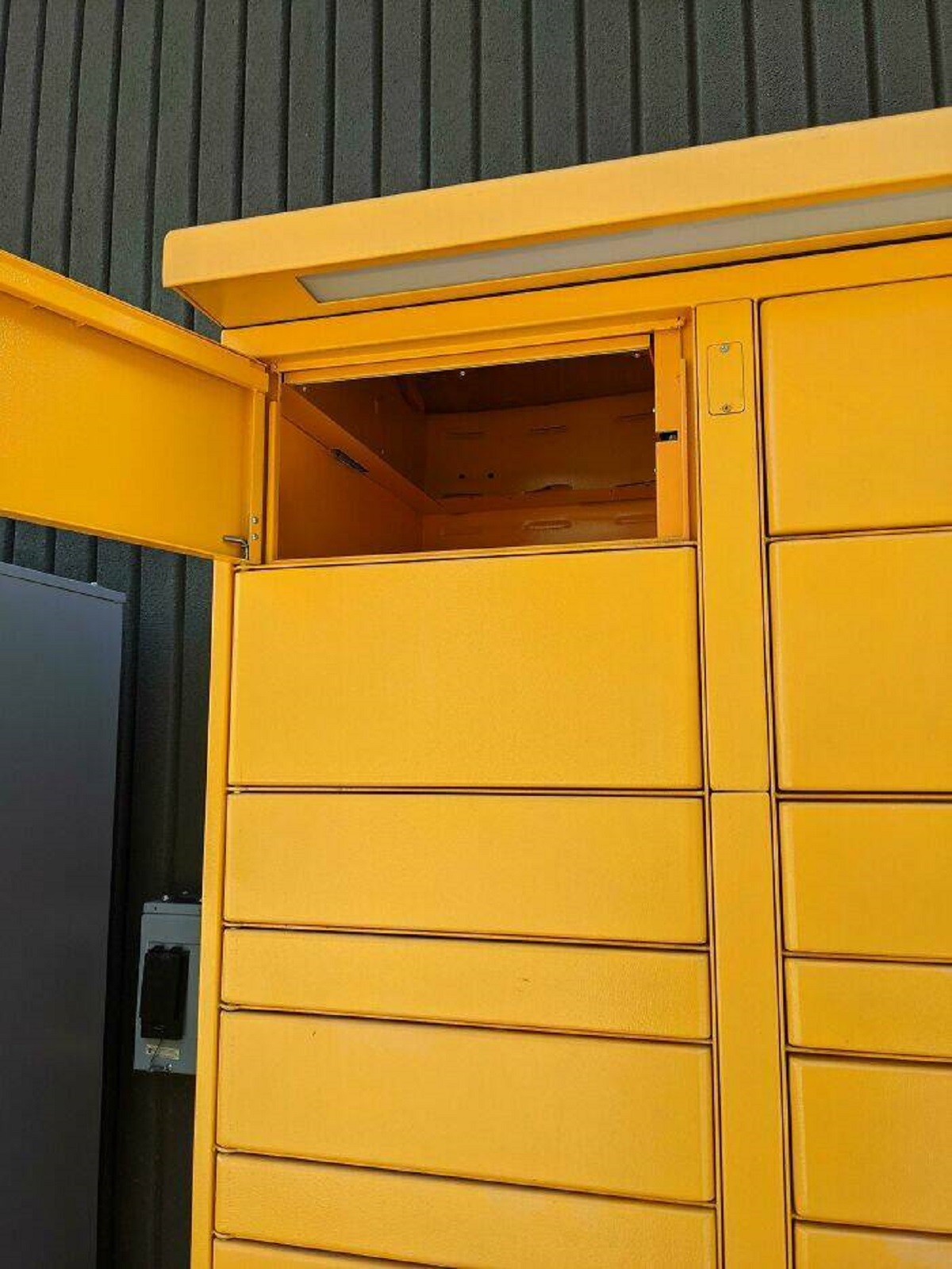 "Amazon Has Reflective Panels In The Top Of Their Lockers So You Don't Have To Jump Around Like A Maniac To Make Sure You Got All Your Stuff"