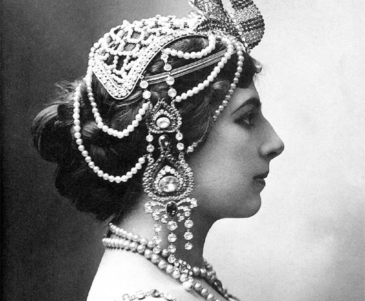 The severed head of Mata Hari was embalmed and kept in the Museum of Anatomy in Paris. In 2000, archivists discovered that it had disappeared.