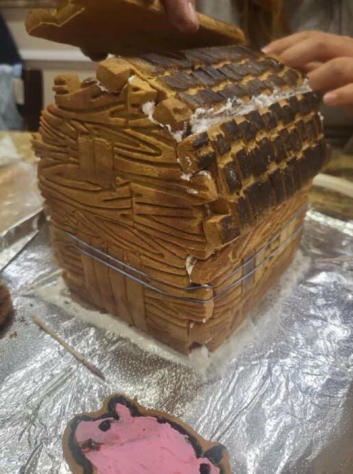 "Use two thin rubber bands to hold rickety gingerbread walls in place!"