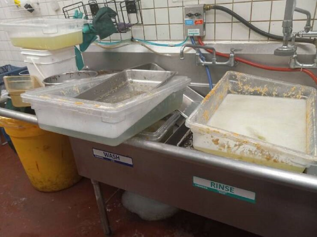 "My 2 Coworkers Left 45 Minutes Early On A Holiday Weekend, Leaving Me With All These Dishes"