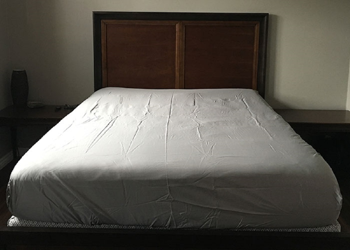 When putting your fitted sheet on your bed go opposite corner to opposite corner. Like you're making an x. All my life I’ve struggled with the fitted sheet coming off the mattress and my bed sheets becoming a mess until a few weeks ago when I read a comment on Reddit. It’s changed my sleep and comfort in my bed.