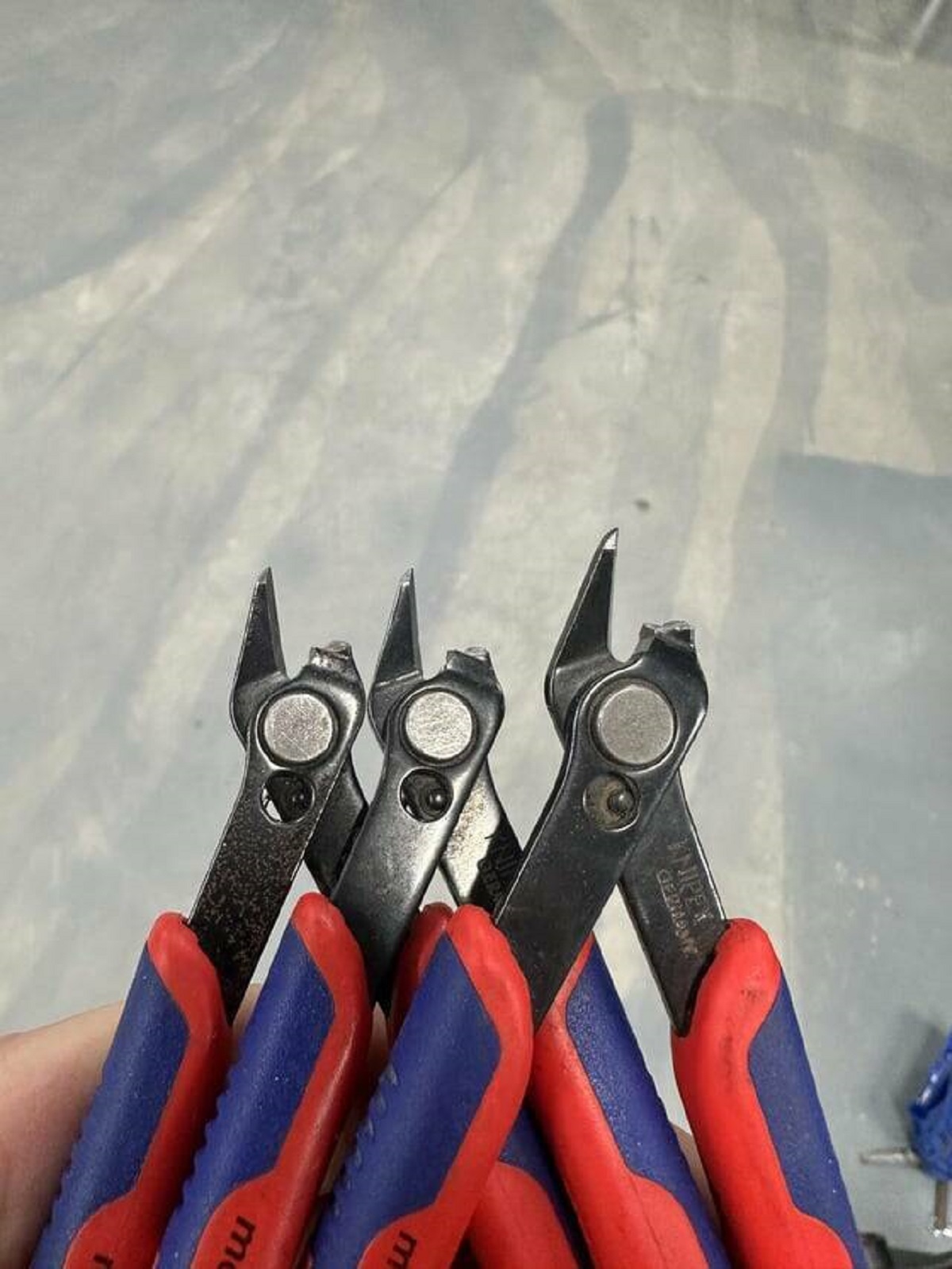 "My colleagues pliers breaks always on same spot"