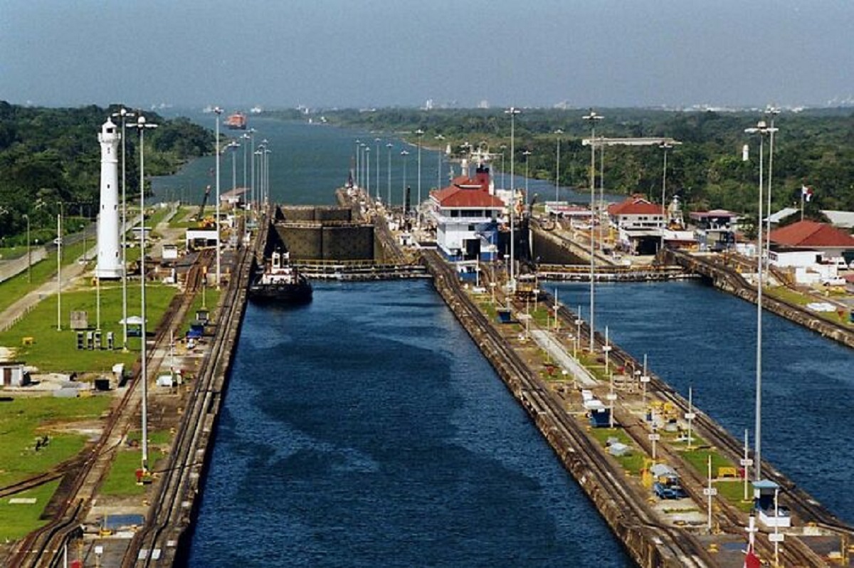 The western end of the Panama Canal is the Atlantic Ocean and the eastern end is the Pacific Ocean.