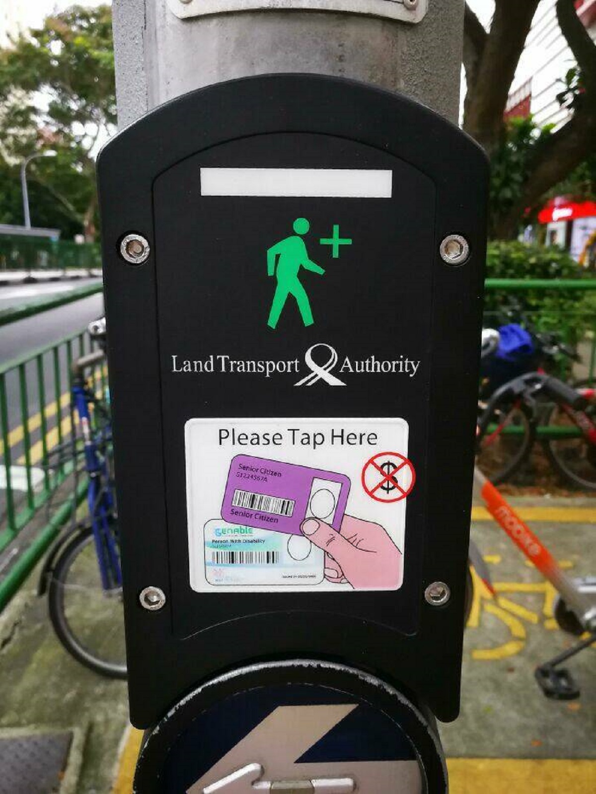 "In Singapore, Elderly Pedestrians Can Tap Their Identity Card To Have More Time At The Pedestrian Crossing"