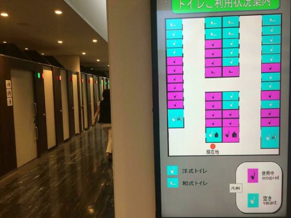 "This Toilet In Japan Has A System Of Occupied/Vacant Toilets Information"