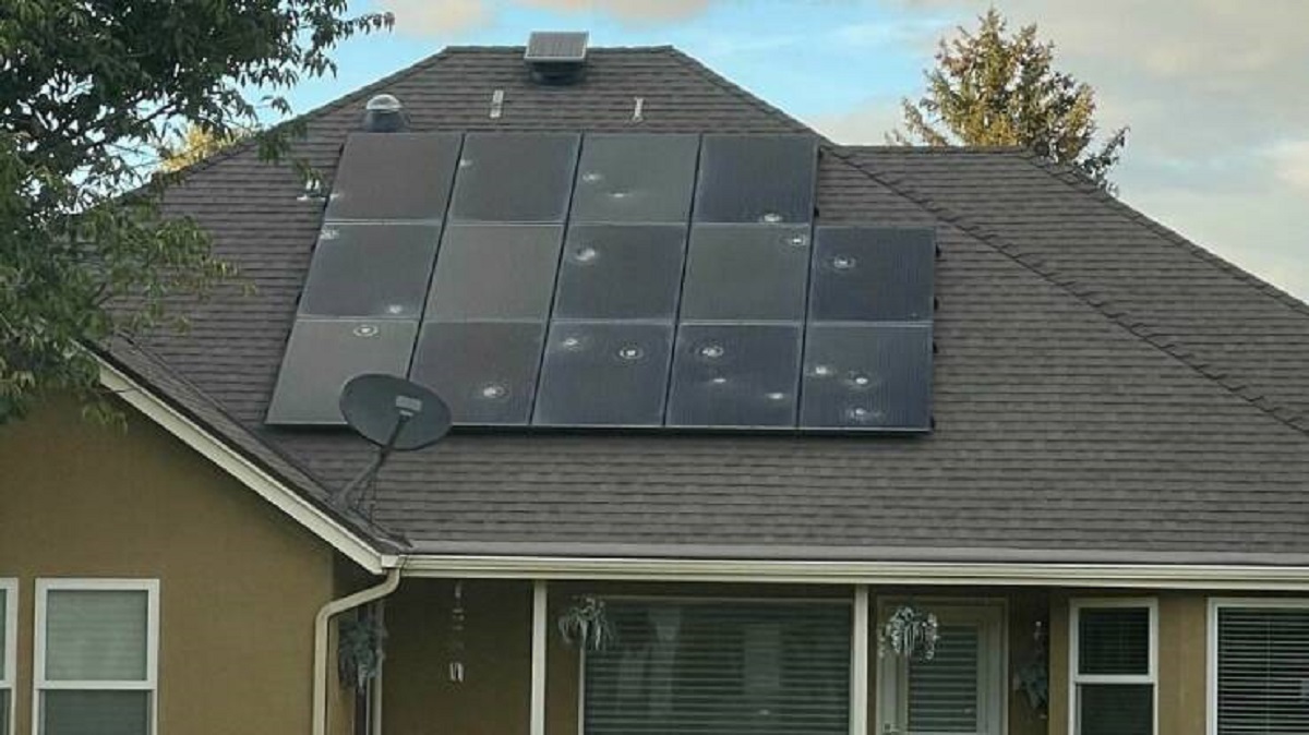 "This Is Why You Don’t Put Up Solar Panels If You Live By A Golf Course"