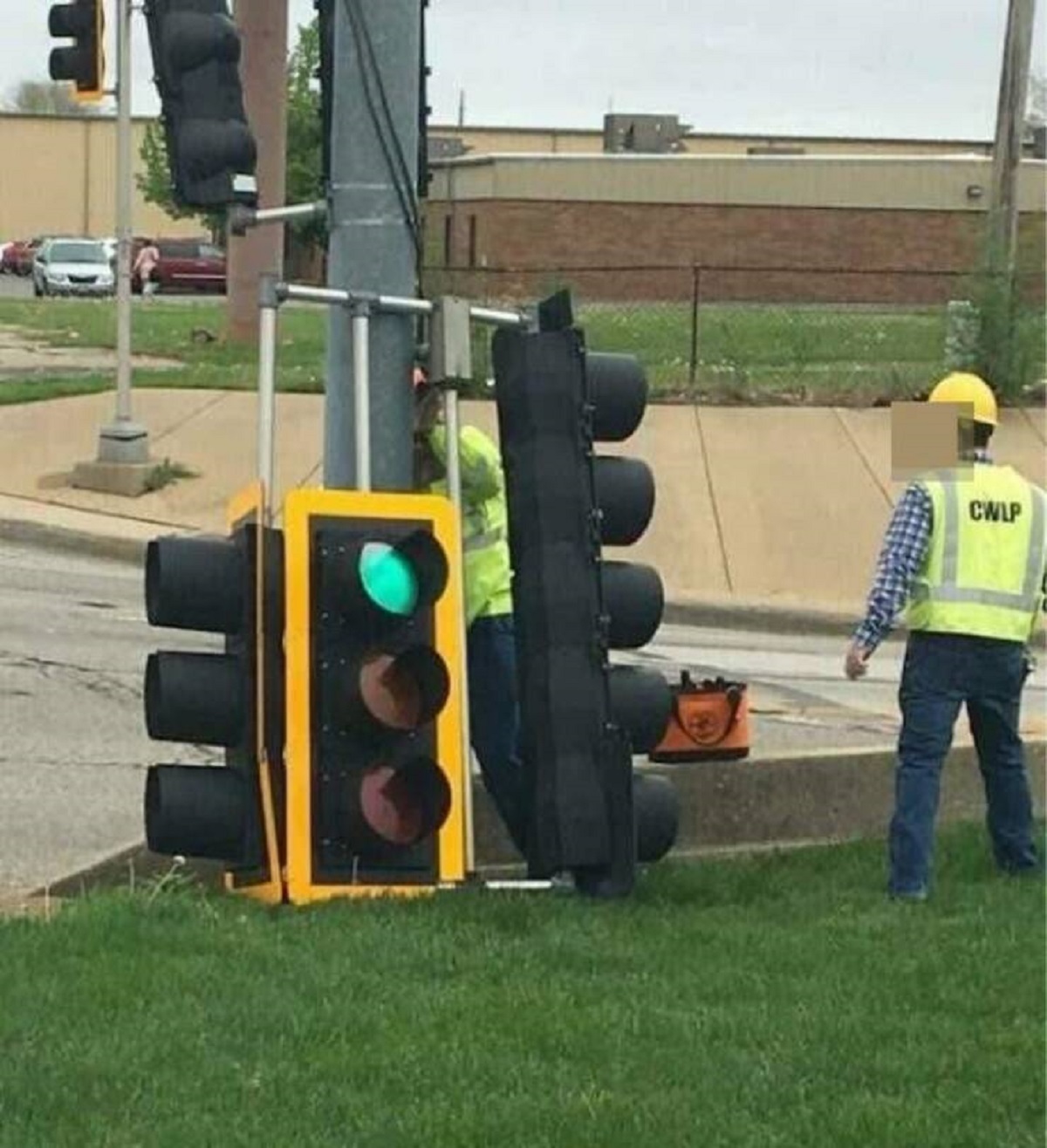 traffic light next to person - Cwlp