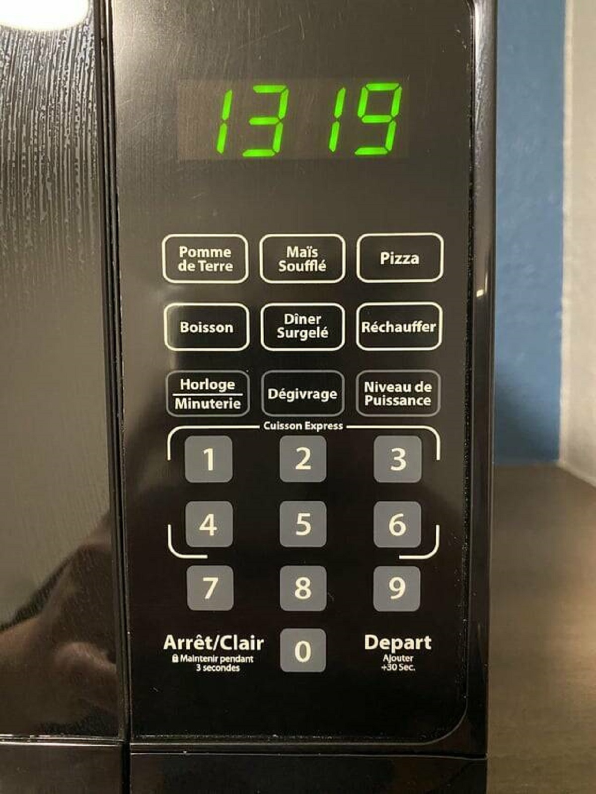 "My hotel microwave is French. I’m in Illinois"