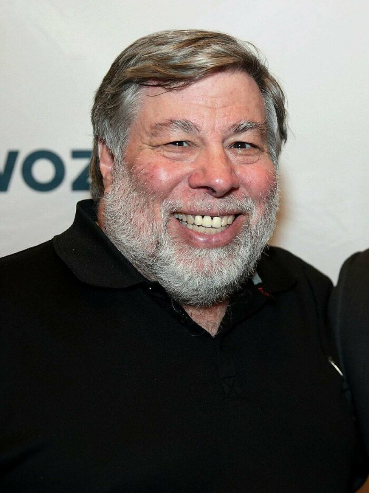 Apple co-founder Steve Wozniak has disdain for money and large wealth accumulation. In 2017 he said he didn’t want to be near money, because it could corrupt your values. When Apple went public, Wozniak offered $10 million of his stock to early Apple employees, something Jobs refused to do.