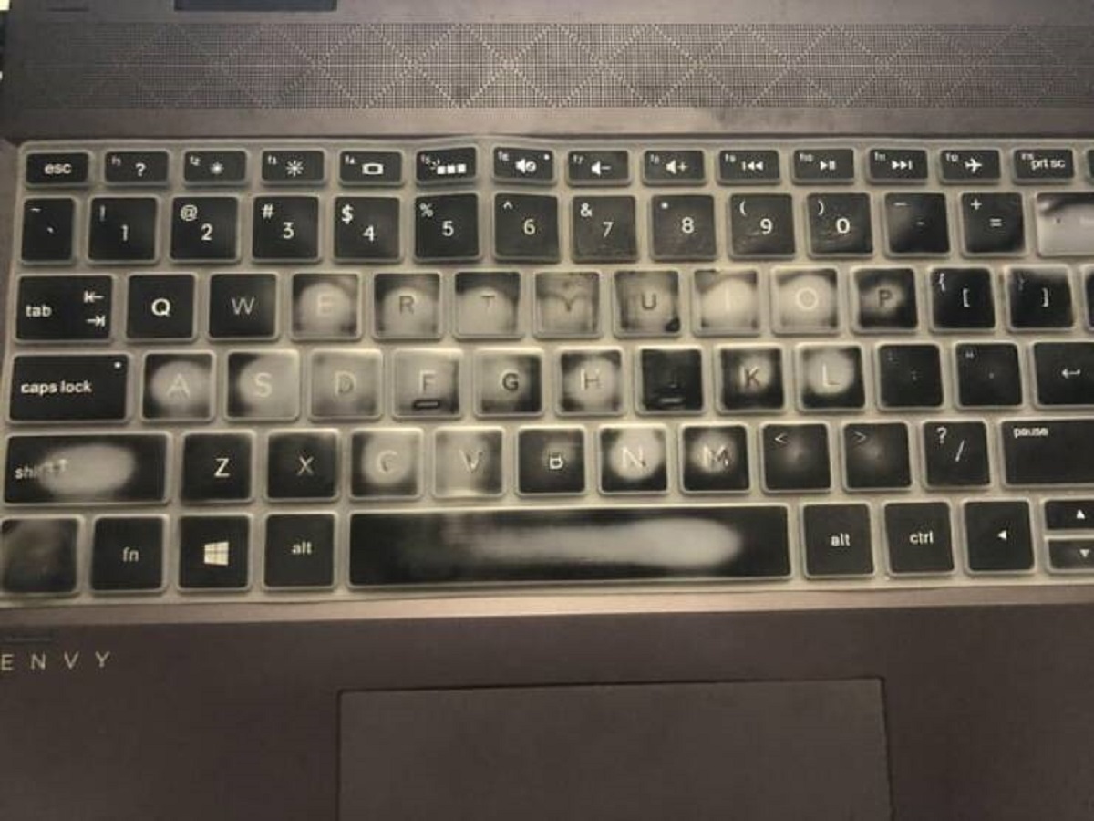 "The pristine Q on my keyboard cover after 5 years of use"