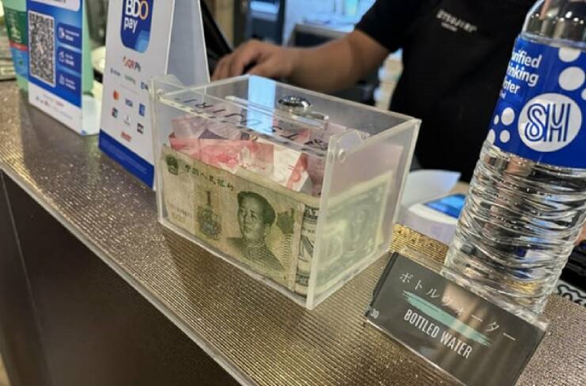 "This tip box has both Chinese Yuan and US Dollar. I’m not in China nor the US"