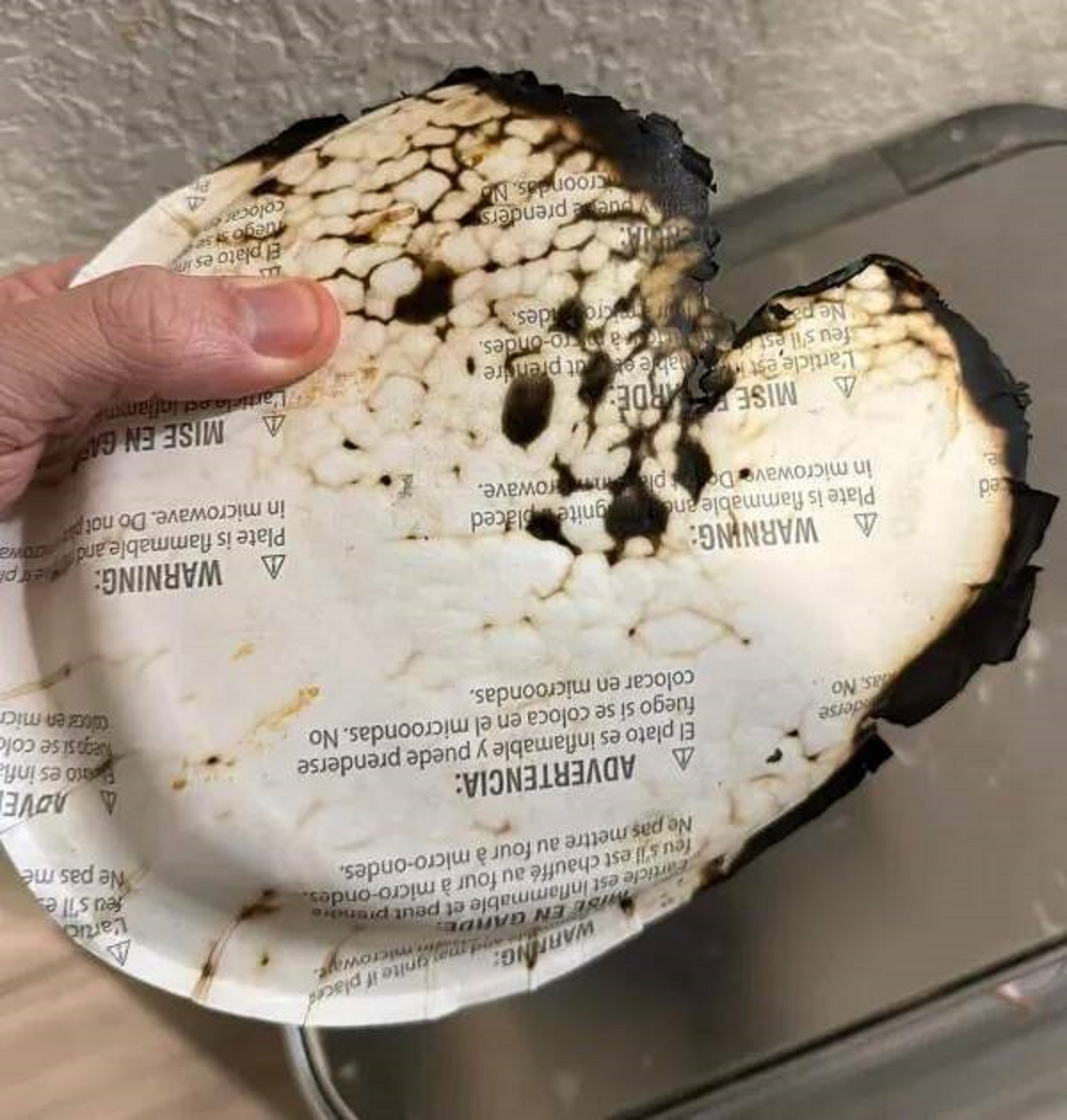 “Put this plate in the microwave without seeing the back of it”