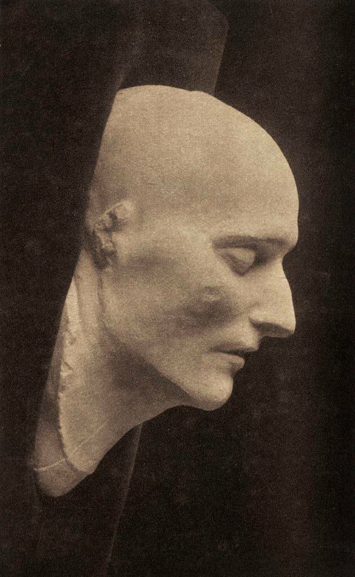 In the hours after he died, a death mask was made of Napoleon Bonaparte's face: