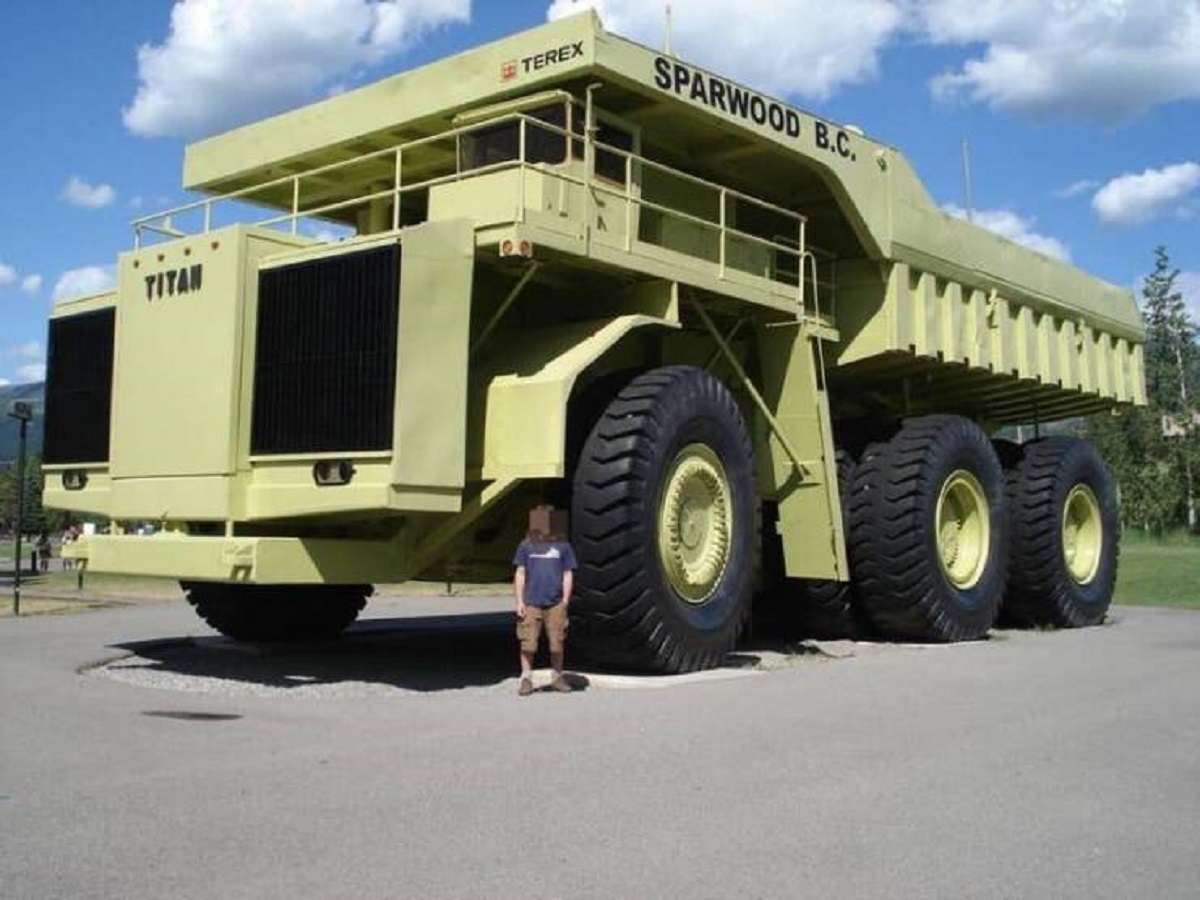 This is the Terex 33-19 Titan, an absolute behemoth of a truck that was the largest in the world for multiple decades: