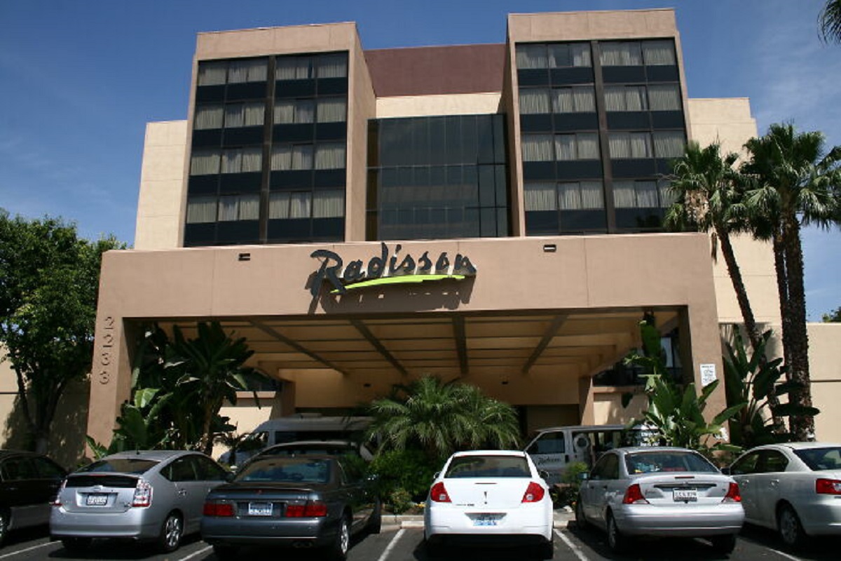 The Radisson Hotel has a "Yes I can" policy. If they are capable of doing something for you as a guest and you ask directly, they are supposed to say yes and maintain a positive attitude towards providing you satisfying services. ALWAYS SHOW UP EARLY FOR CHECK IN AND ASK FOR AN UPGRADE. This is how I go from $250 a night in a regular room to $250 a night for a jacuzzi suite every time I travel.