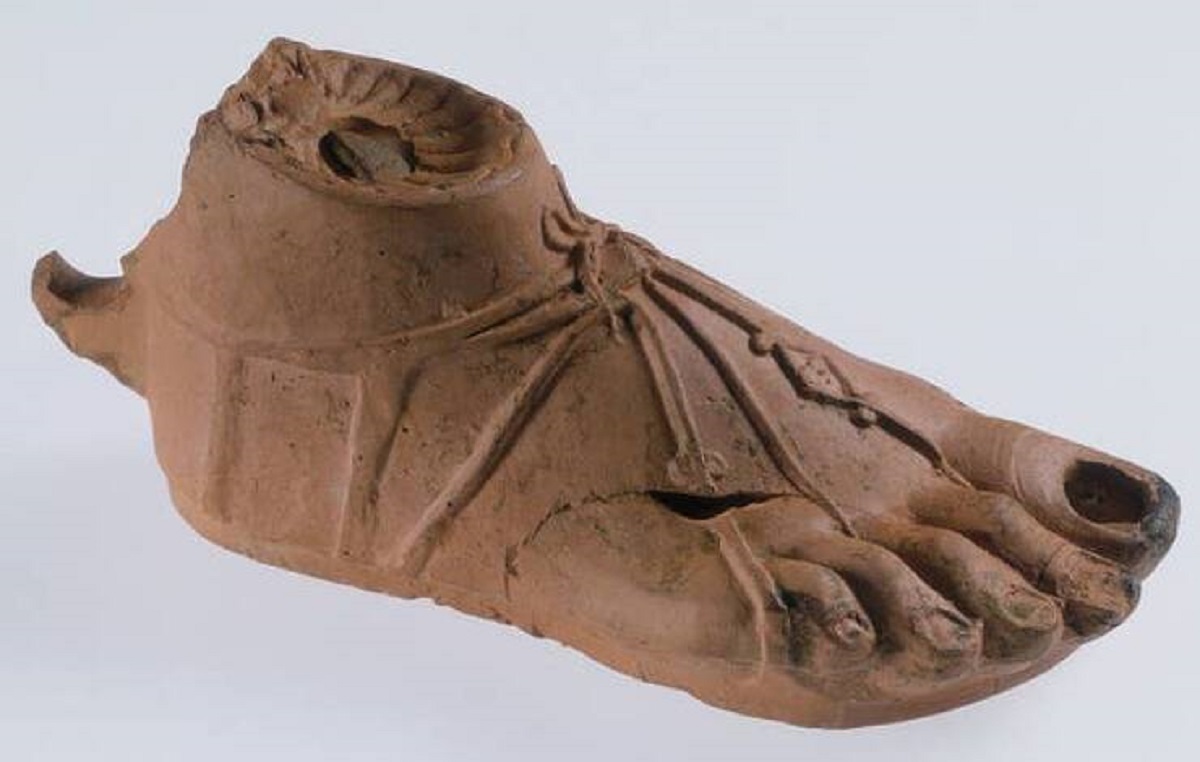 This oil lamp in the shape of a human foot (random, I know!) is also from mid-2nd-century Rome.