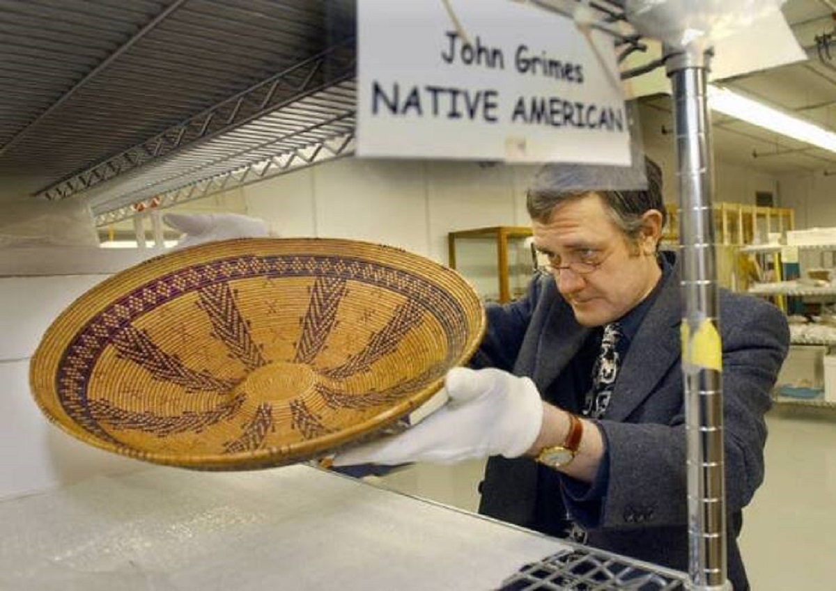 This impressively designed basket was made 220 years ago by the Chumash people, Native Americans from the central and southern coasts of California.