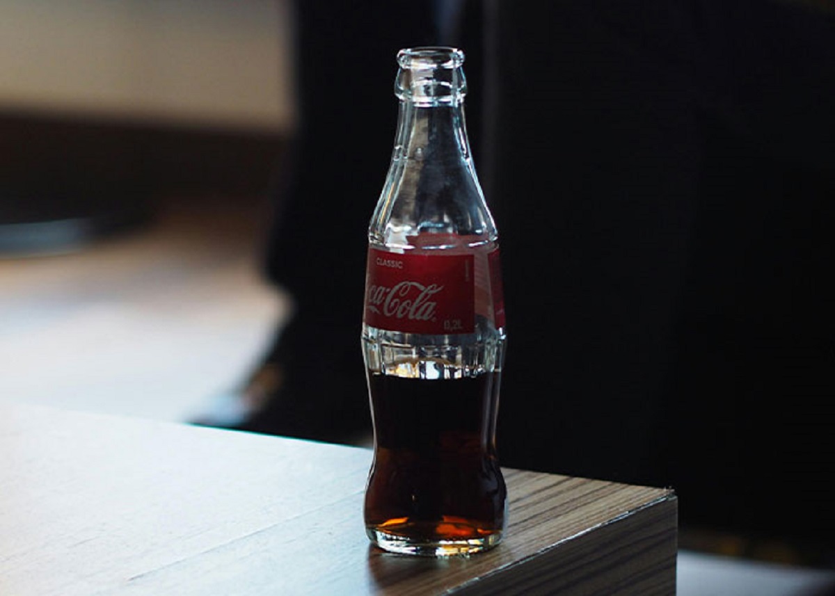 Coke/soft drinks taste better in glass bottles than plastic.