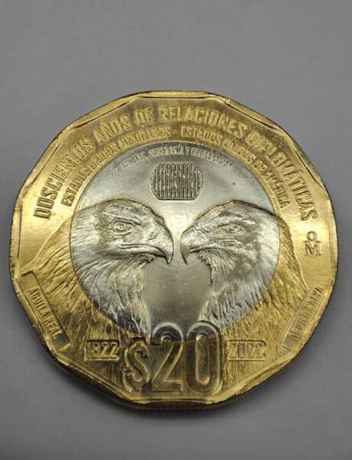 "A Mexican coin commemorating 200 years of diplomatic relations with the USA"