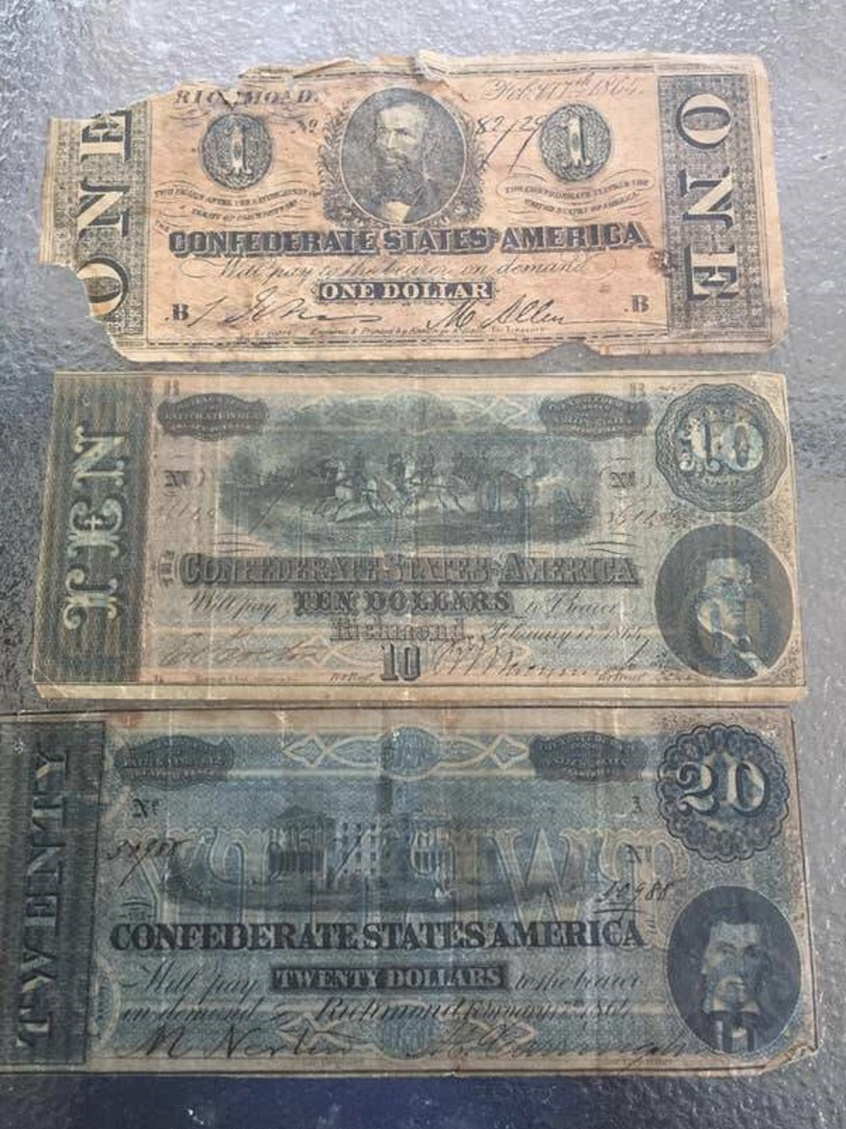 Here's what Confederate currency looked like.