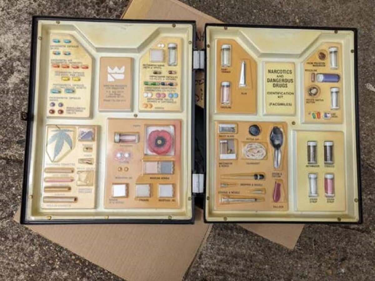 Here's an old drug identification kit for customs officials.