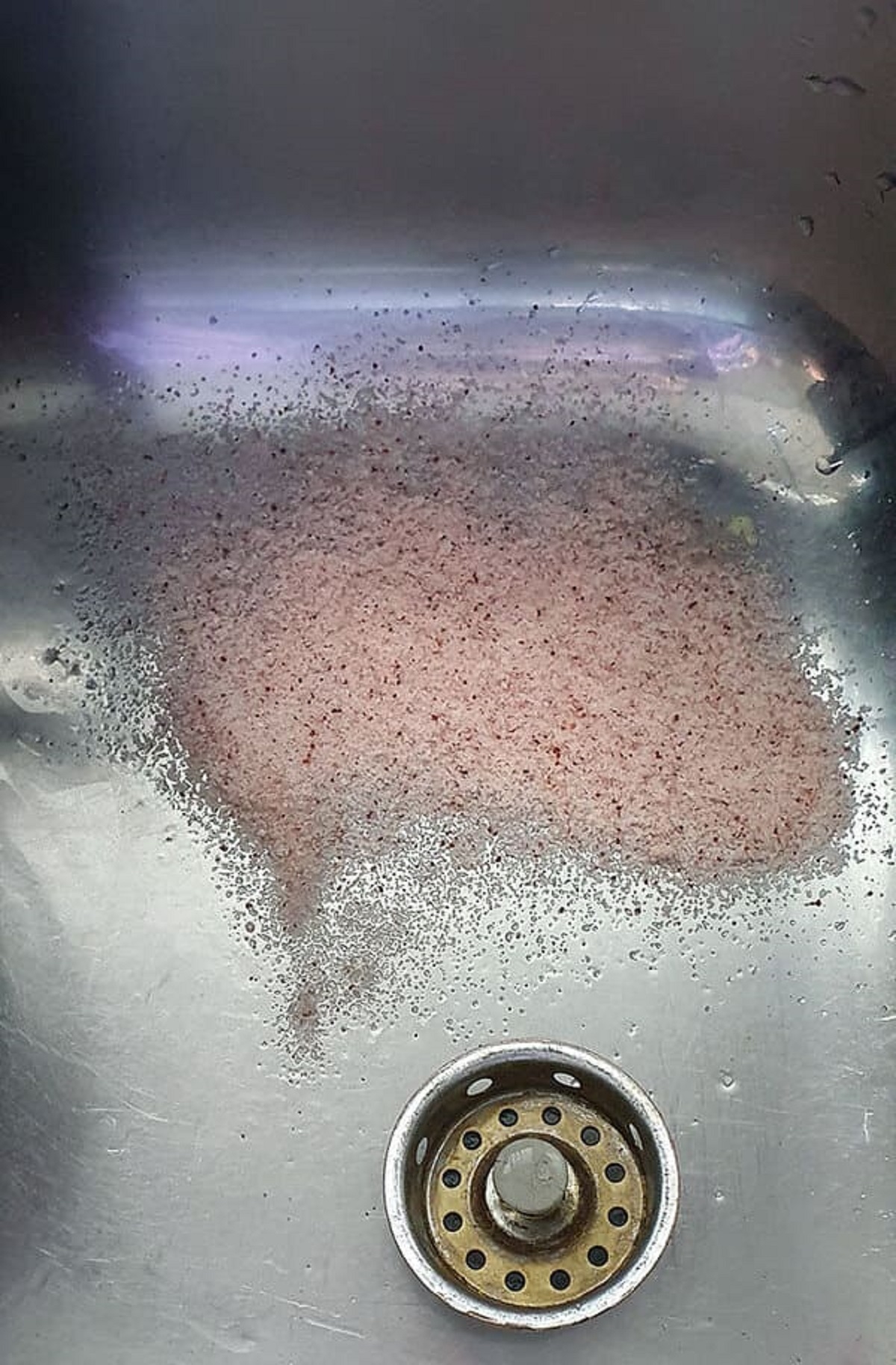 “I Asked My Mom To Put The Remaining Salt In A Smaller Container, But She Dumped It All In The Sink. That’s Almost 200g Of Salt That Could’ve Easily Lasted Me Another 2 Months”