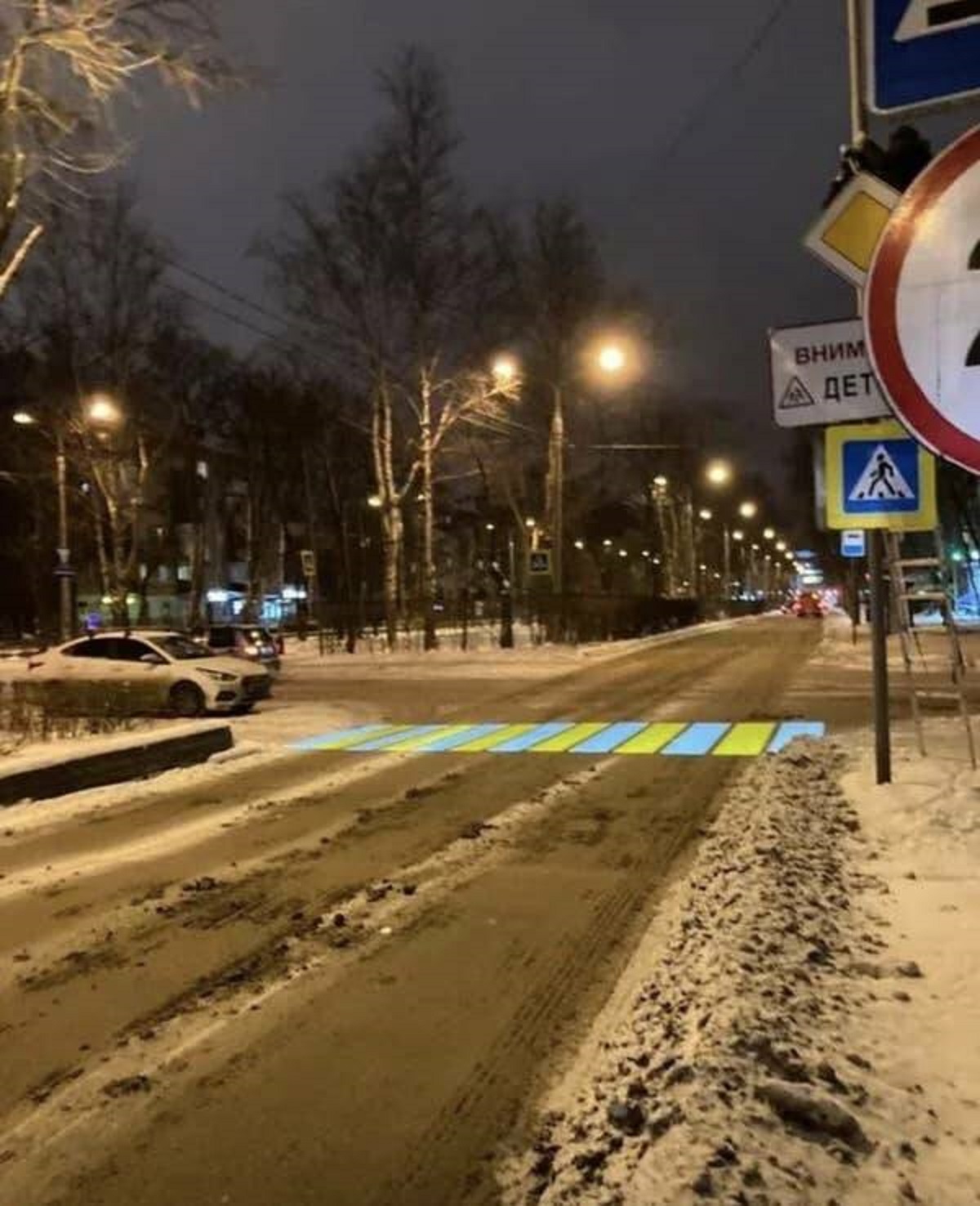 This projected crosswalk in Russia is actually such a good idea.